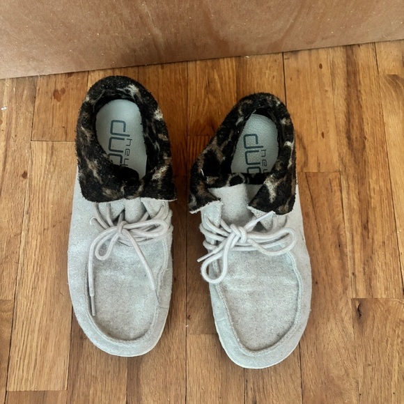 Women’s Hey Dudes size 8 - Picture 2 of 5